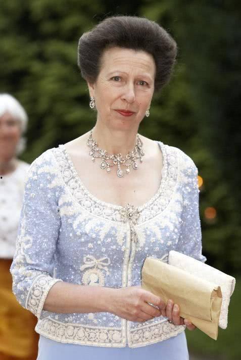 英媒爆料卡米拉视频播放,引发舆论热议